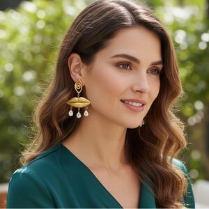 8 Other Reasons Abstract Lip Earrings Dangled Crystals